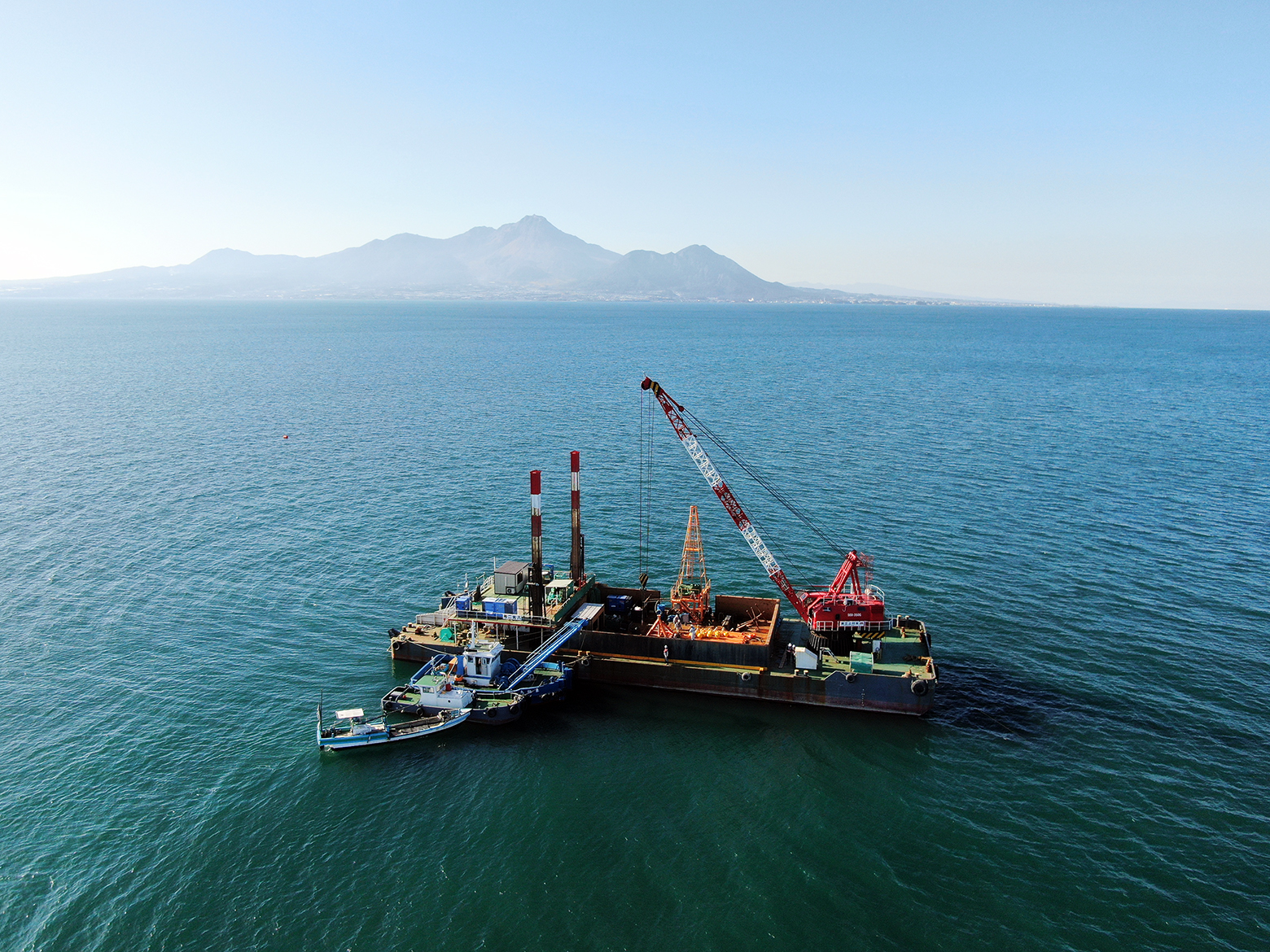 中央開発株式会社 | 海上調査（傾動自在）