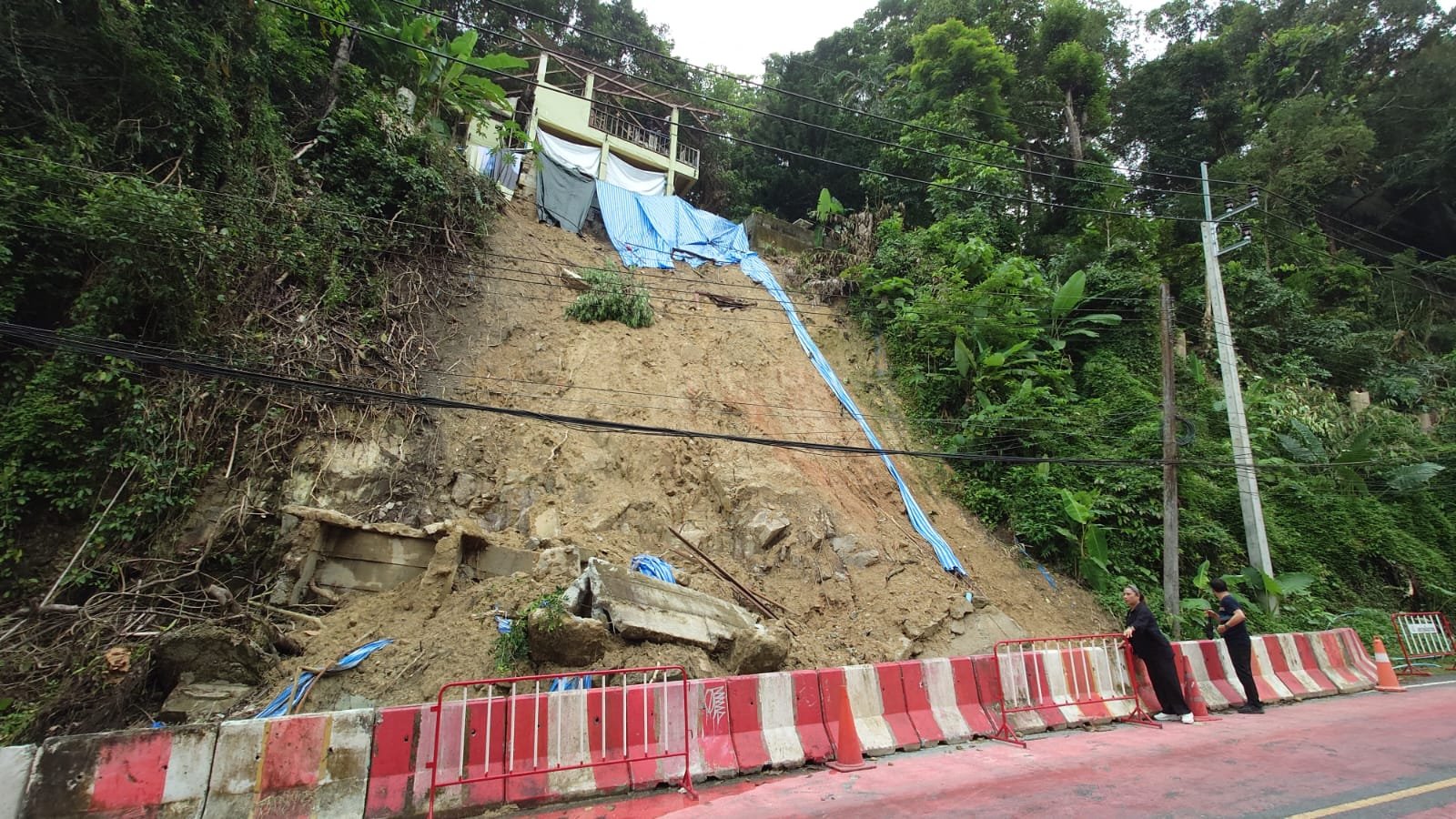 タイ・豪雨で崩壊した民家下の斜面（2026）